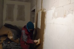 Die tragenden Kalksteinwände werden liebevoll mit Lehm oder Kalkschlemme veredelt