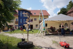 Wegweise beim Sommerfest